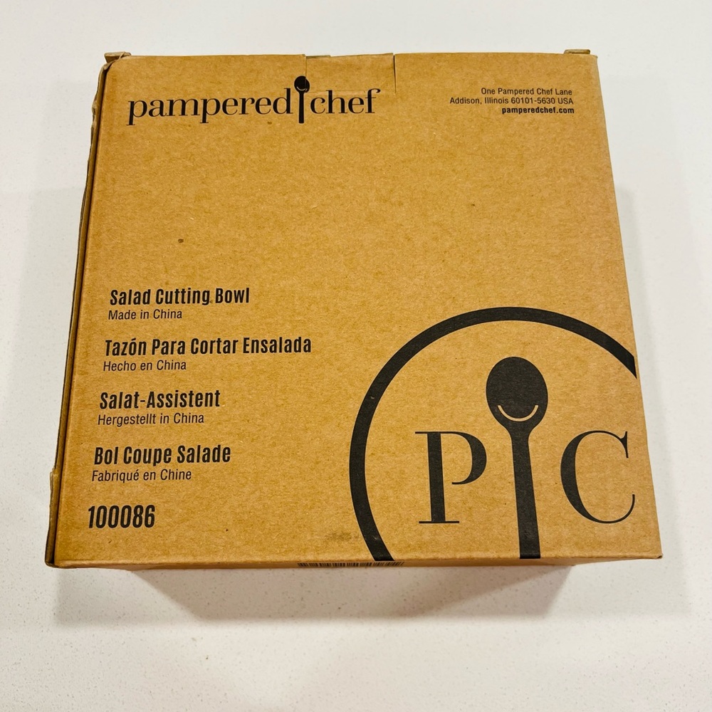 Pampered Chef Salad cutting bowl